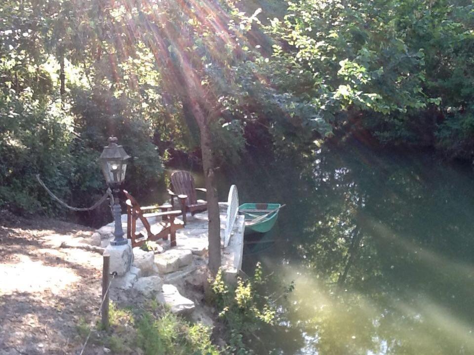 En Bord De Riviere Bed & Breakfast Casseneuil Dış mekan fotoğraf